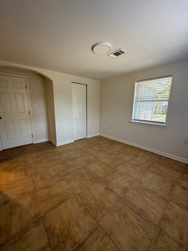 Building Photo - 12 Concordia Blvd