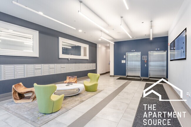 Building Photo - 2340 N California Ave