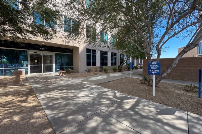 Building Photo - 3Bed/2.5Bath Townhouse at 7th St/Hatcher! Move-In Ready on 04/16/2026! -- NO HOA! ALL TILE FLOORING!