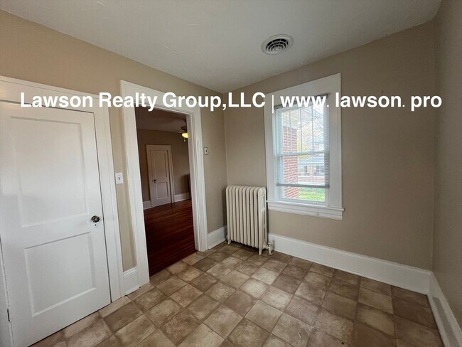 Building Photo - 1733 Maiden Ln SW