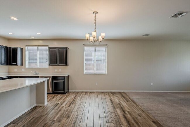 Building Photo - Modern 4 Bed Tucson Rental with Spacious K...
