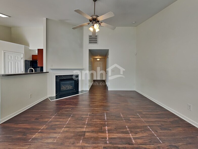 Building Photo - 4404 Wolf Run Dr