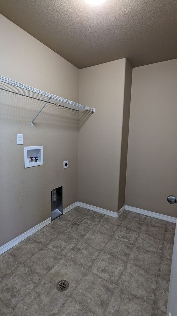 Building Photo - LARGE TWO STORY 3 BED/2.5 BATH W/3 CAR GAR...