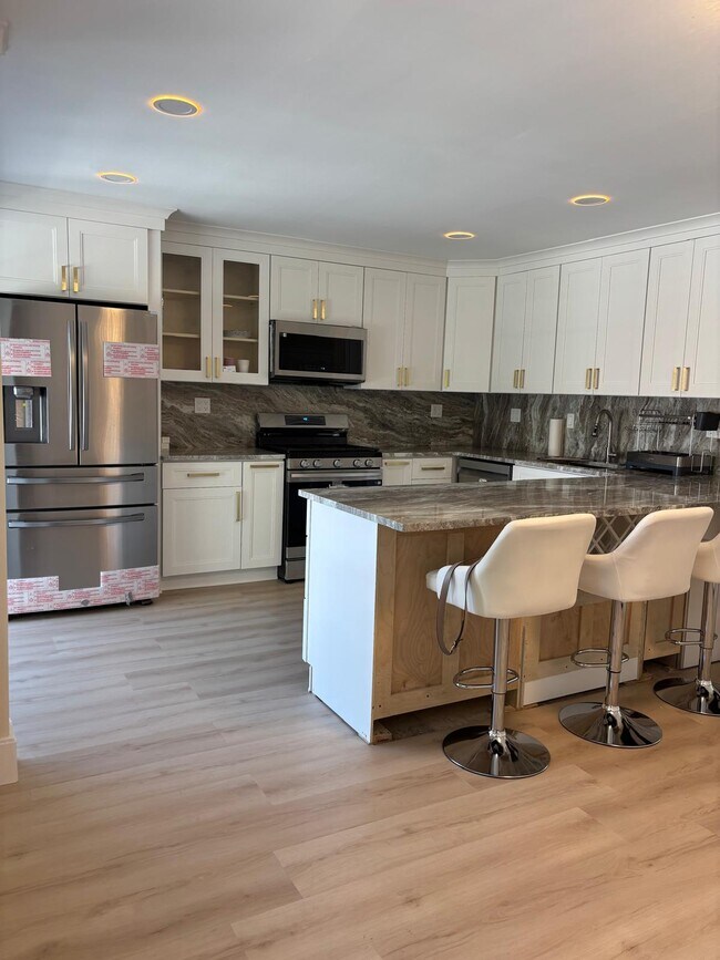 Building Photo - 12406 Dunks Ferry Rd