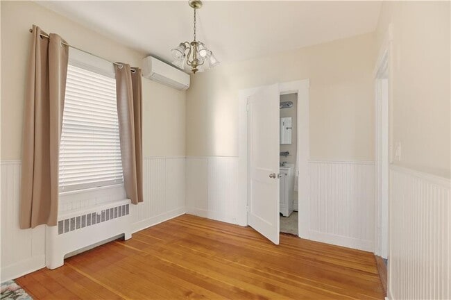 Building Photo - 65 Maple Ave