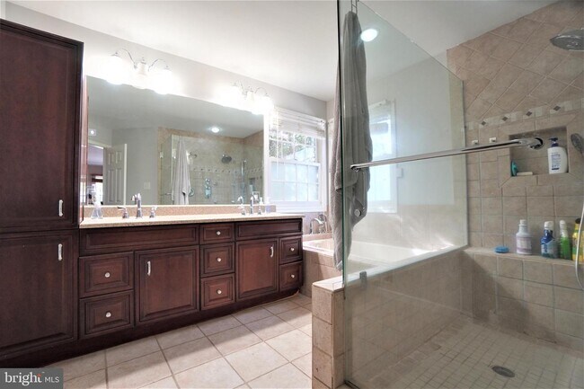 Building Photo - 104 Hidden Creek Dr