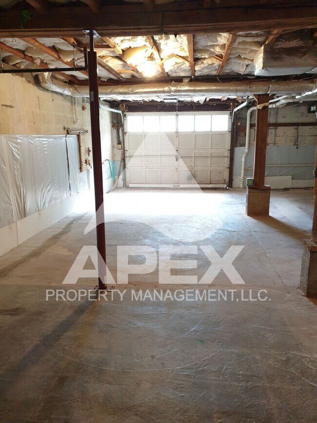 Building Photo - NORTH KNOX - 3 Bd Single Family Brick Ranc...