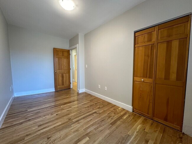 Building Photo - 33 Grove 2 Grv