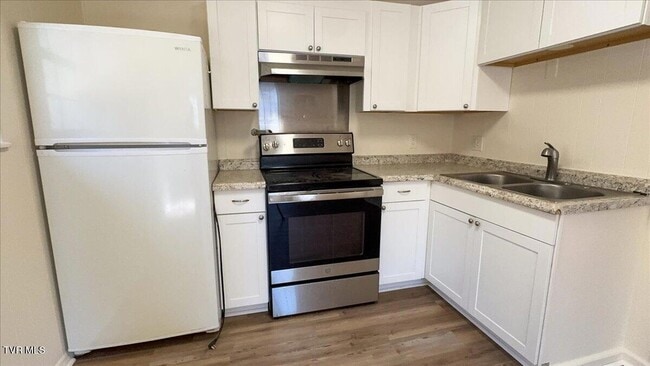 Building Photo - 241 Parker St