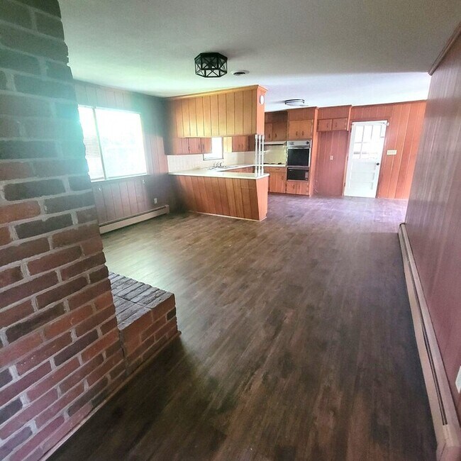 Building Photo - 216 Maxwell Dr