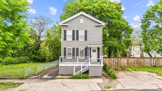 Primary Photo - 20 Waverly St