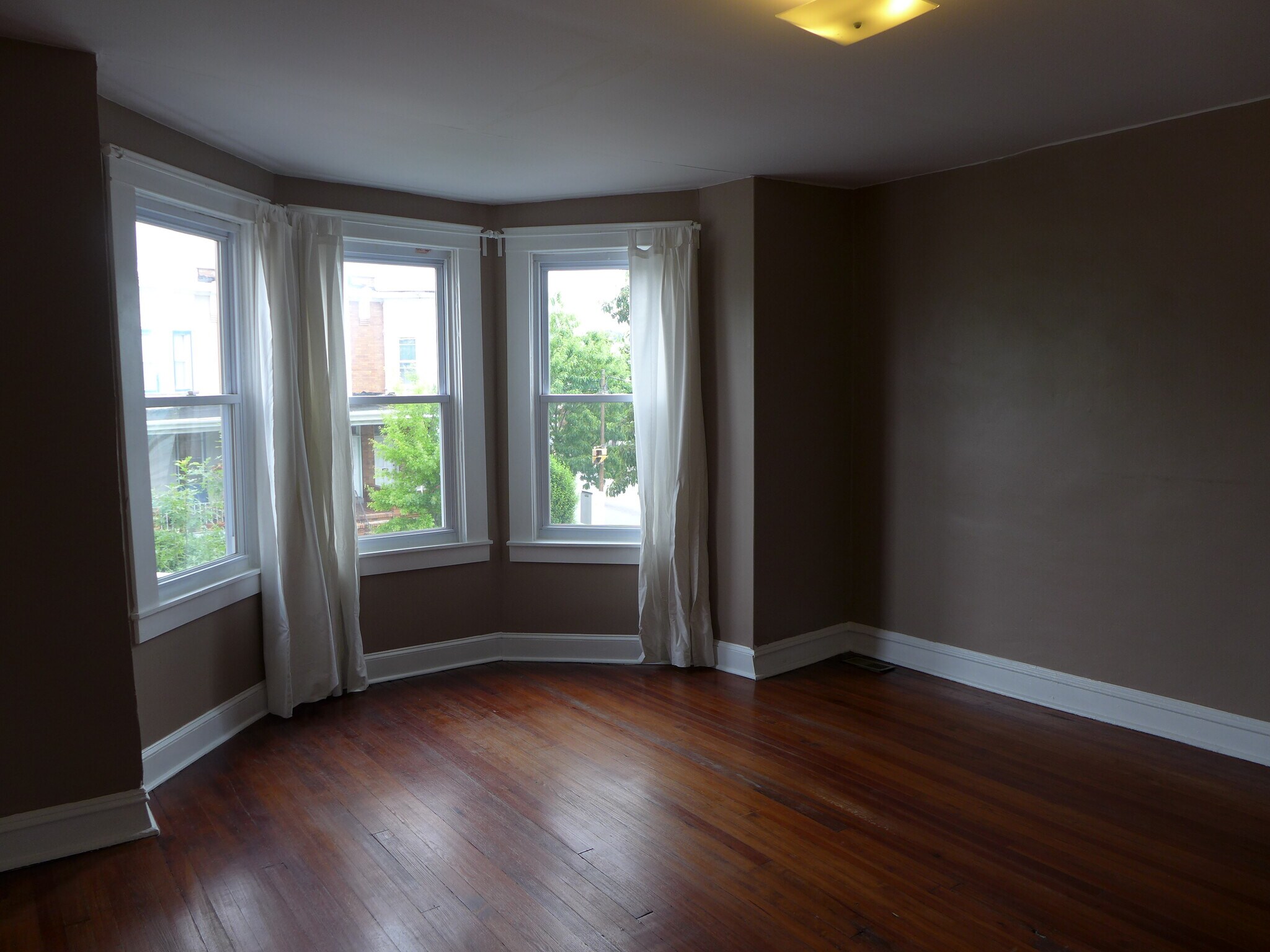 Building Photo - 341 E 28th St