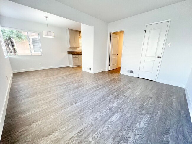 Building Photo - Modern 2 Bedroom Peninsula Gem Steps from the Shore