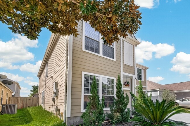 Building Photo - 12819 Wisteria Park Dr