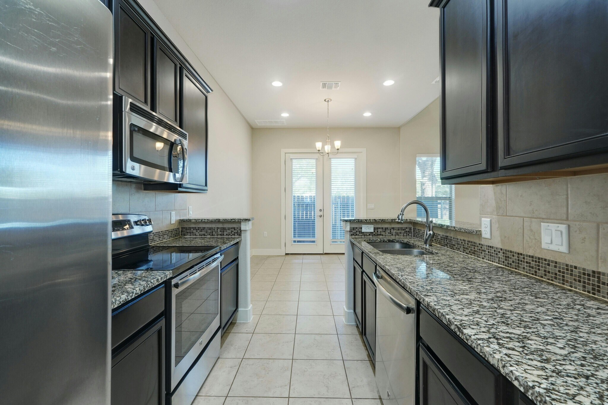 Building Photo - 3421 Blumie St