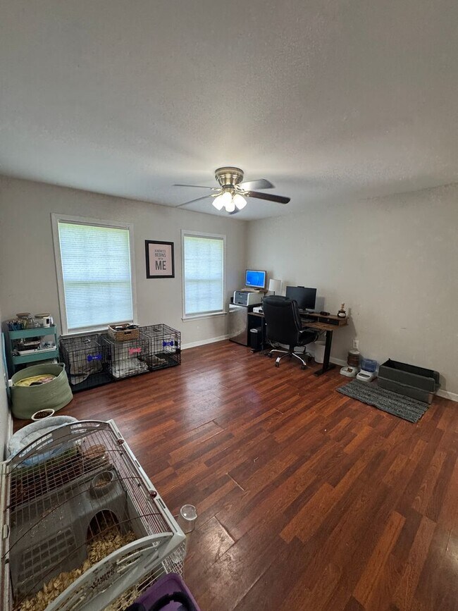 Building Photo - Country living on the outskirts of Nashville with 4 large beds, 2 baths, a bonus room and over an...
