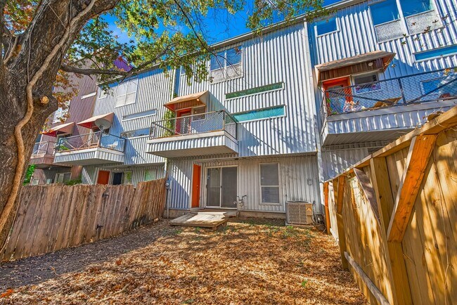 Building Photo - 6911 Yellowstone Way Dr