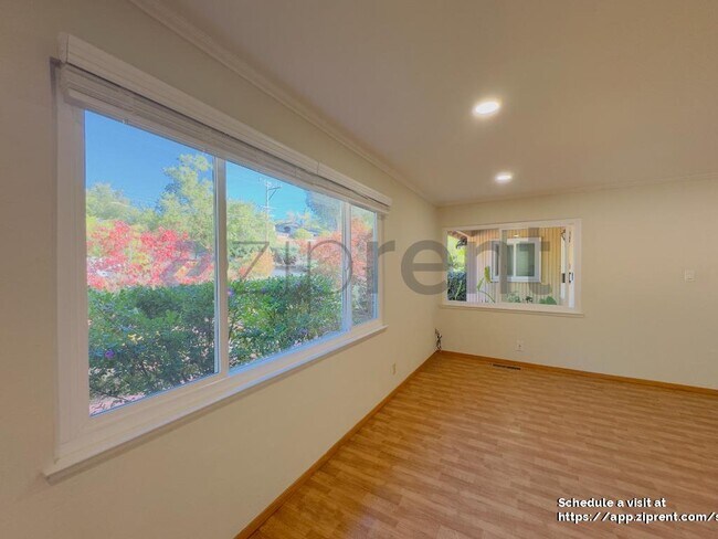 Building Photo - 500 Malaga Way