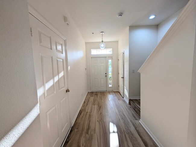 Building Photo - 4004 Crabtree Ave