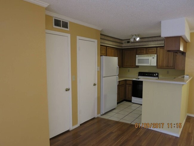 Building Photo - 6737 S Peoria Ave