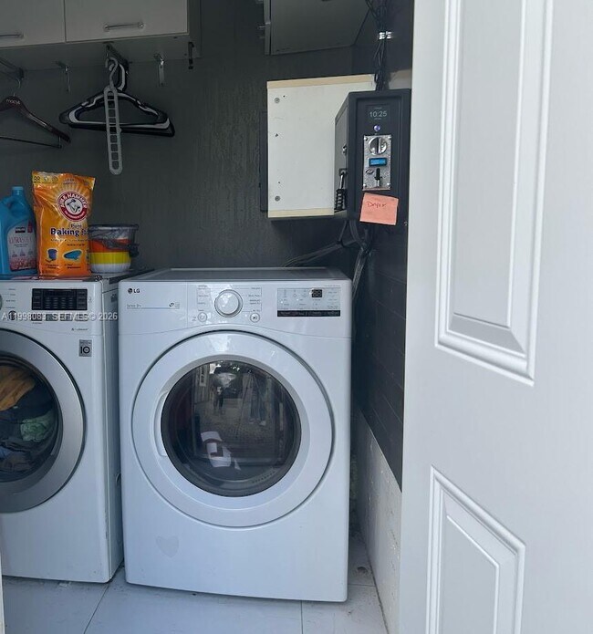 Building Photo - 16082 NE 9th Ct