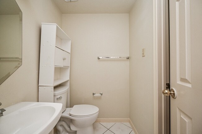 Building Photo - 9731 New Kent Dr