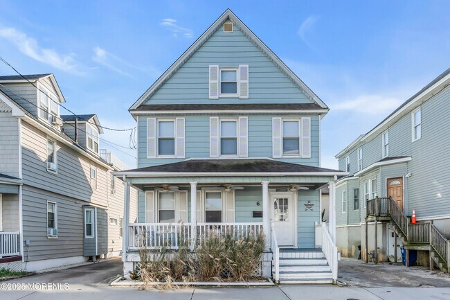 Building Photo - 6 Center St