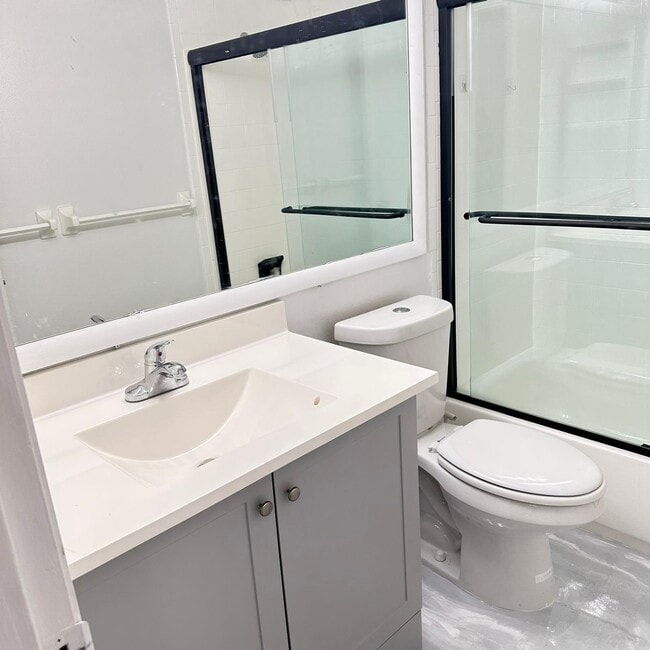 Building Photo - 5600 Beach Way Dr