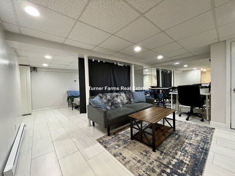 Building Photo - 77 Fairfax St