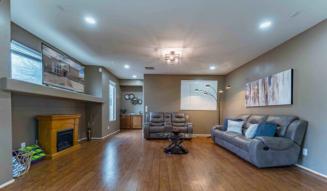 Building Photo - 1761 N St Francis Pl