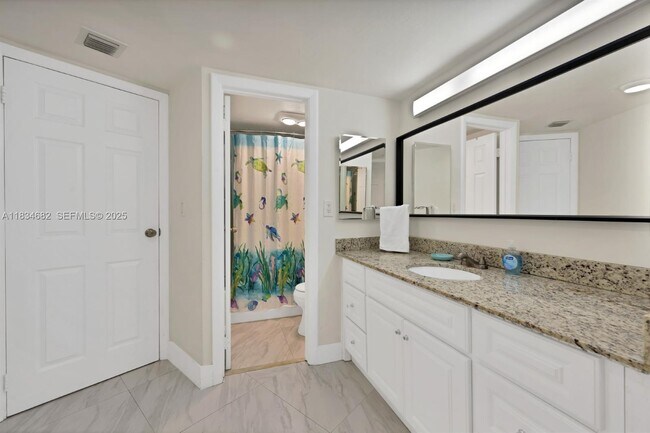 Building Photo - 3101 N Country Club Dr