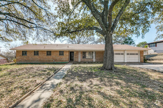 Building Photo - 4006 Willowbrook Dr