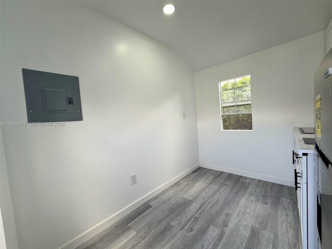 Building Photo - 9255 SW 43rd Terrace