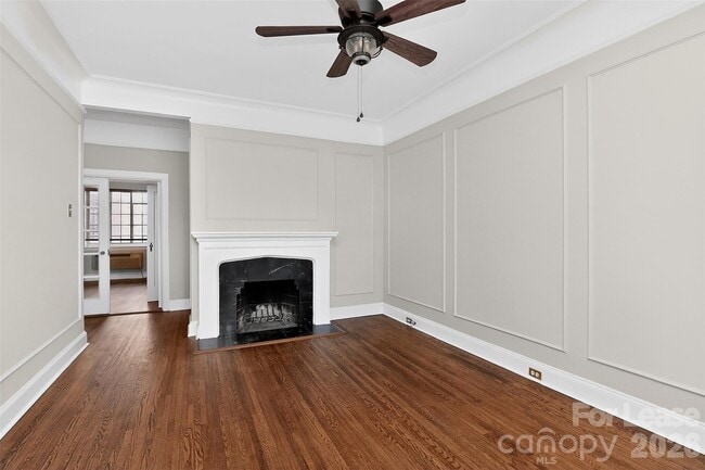 Building Photo - 301 W 10th St