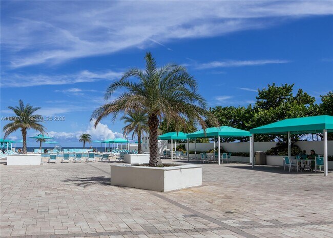 Building Photo - 3725 S Ocean Dr