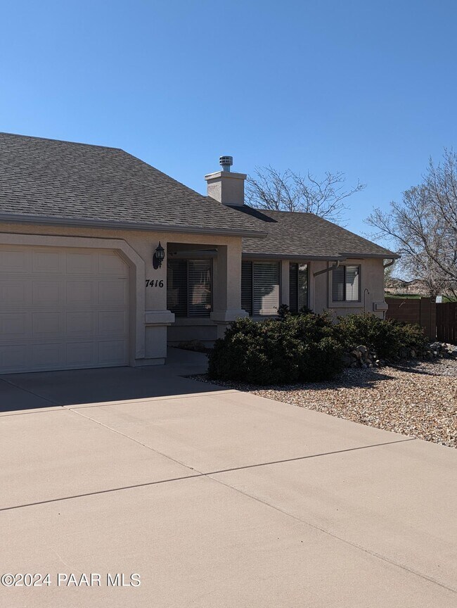 Primary Photo - 7416 N Summit View Dr