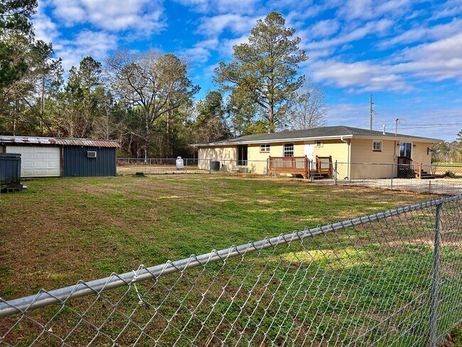 Building Photo - NOW AVAILABLE! 3 Bedrooms/1 1/2 Bath with Double living room space.