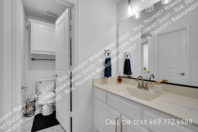 Building Photo - 1767 Shumard St