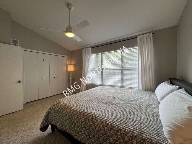 Building Photo - 301 Bridle Crest Square NE