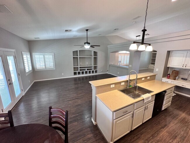 Building Photo - Single Story Home in the Northwest w/ 3 Car Garage