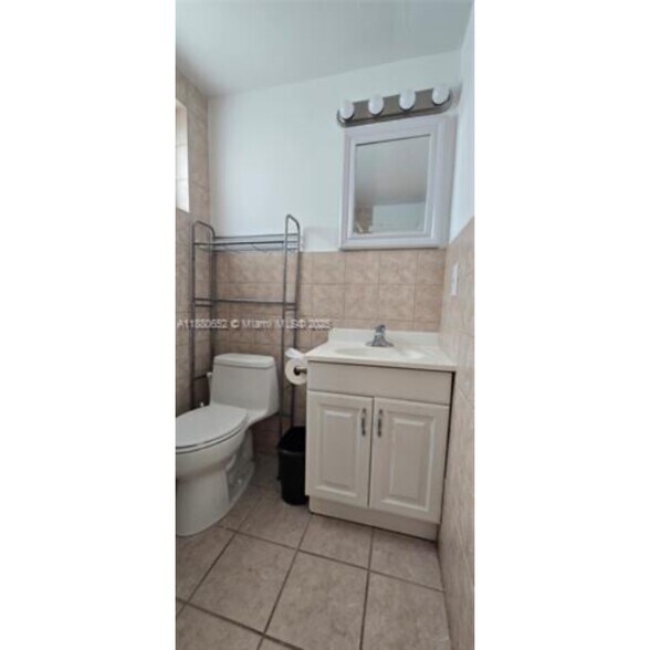 Building Photo - 3915 Ponce de Leon Blvd