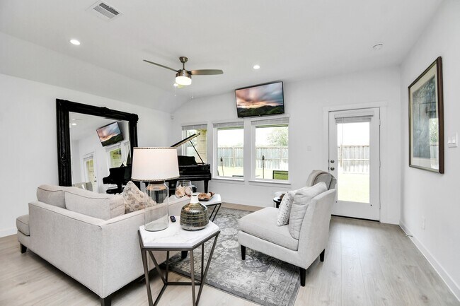 Building Photo - 1630 Cedar Pointe Ct