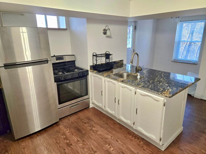 Kitchen - 2612 Louisiana Ave