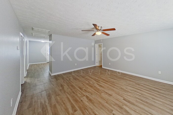Building Photo - 370 Deer Park Dr