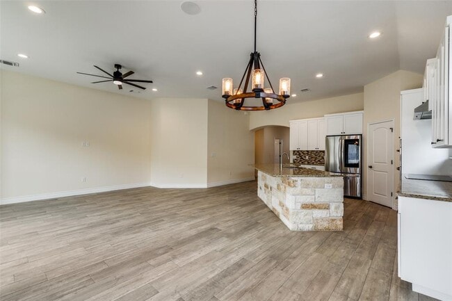 Building Photo - 156 Greg Ln