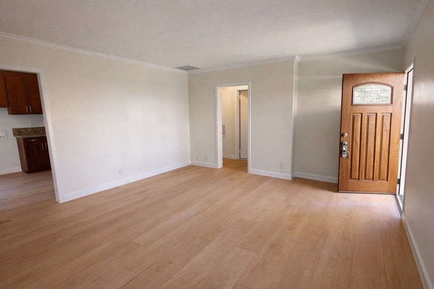 Building Photo - 607 N Mar Vista Ave