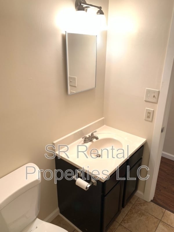 Building Photo - 223 Maxwell St