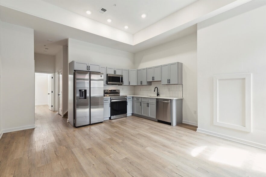 Building Photo - 1535 N Sydenham St