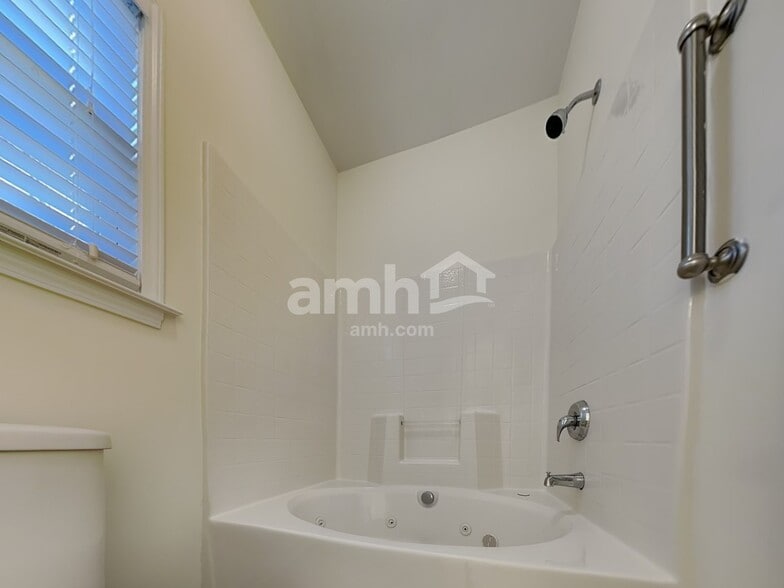 Building Photo - 220 Marino Pl