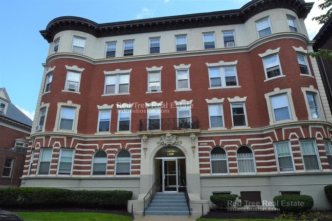 Building Photo - 1589 Beacon St